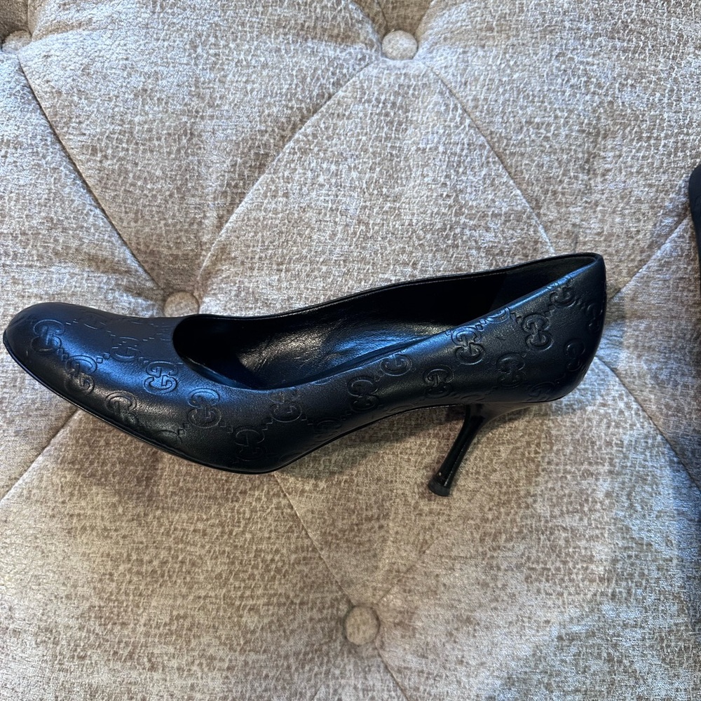 Gucci Pumps-Dust Bags & Replacement Heels Included - Picture 7 of 13